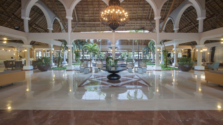 Grand Palladium Colonial Resort & Spa